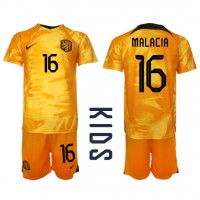 Camiseta Países Bajos Tyrell Malacia #16 Primera Equipación Replica Mundial 2022 para niños mangas cortas (+ Pantalones cortos)